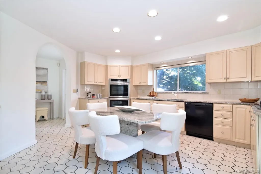 32 Stellar Place Pelham NY 10803