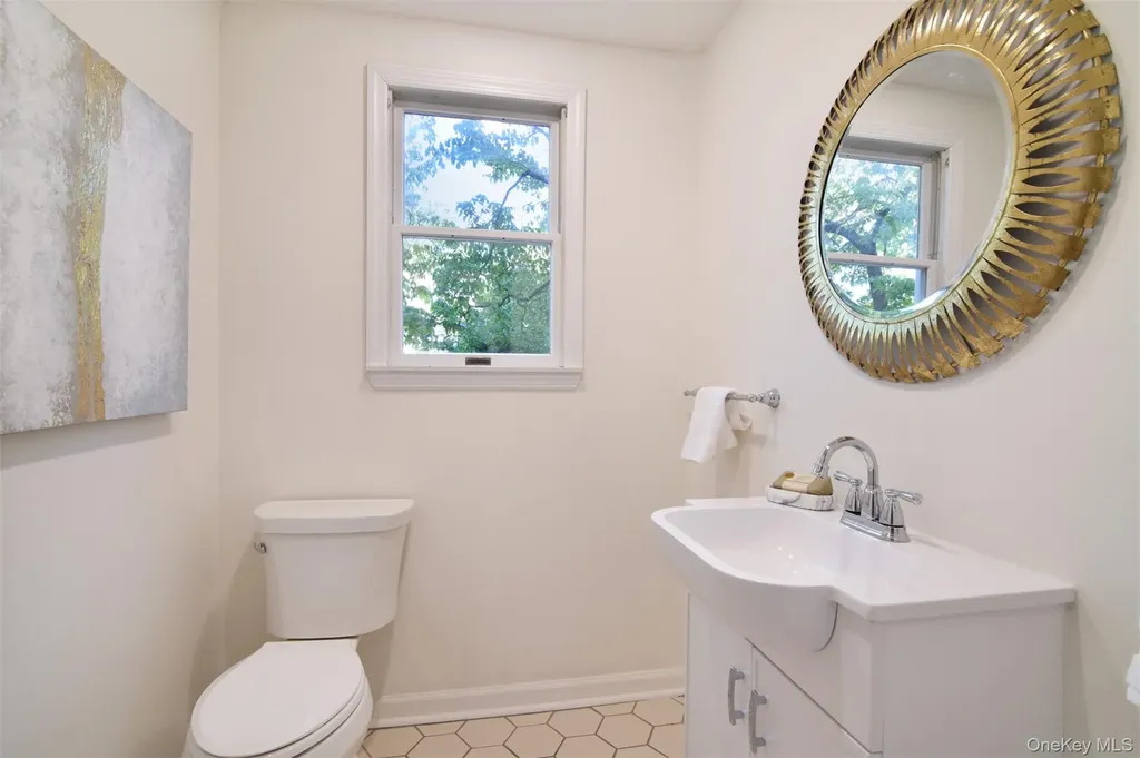 32 Stellar Place Pelham NY 10803