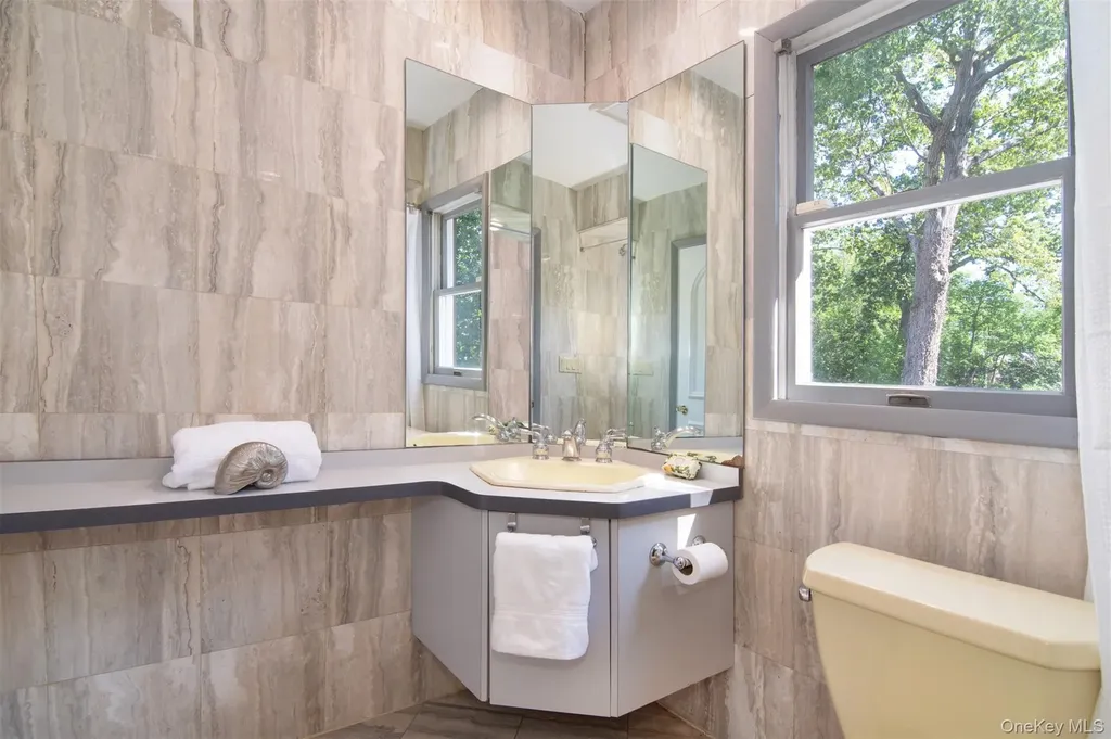 32 Stellar Place Pelham NY 10803