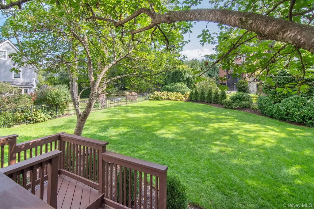 32 Stellar Place Pelham NY 10803