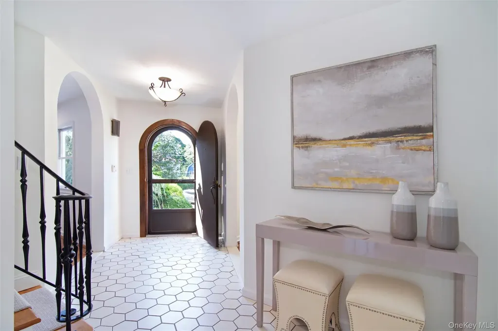 32 Stellar Place Pelham NY 10803