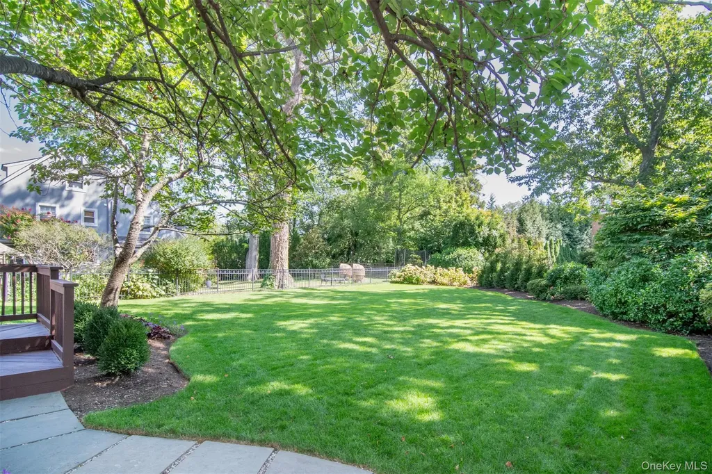 32 Stellar Place Pelham NY 10803
