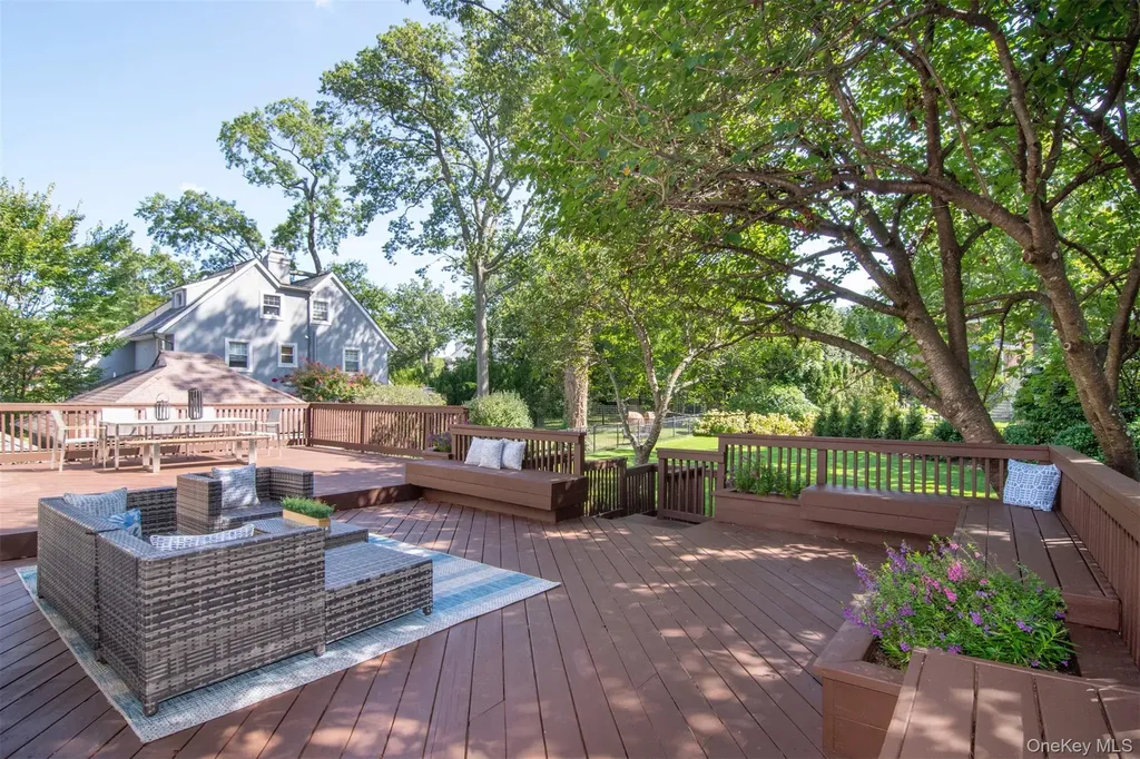 32 Stellar Place Pelham NY 10803