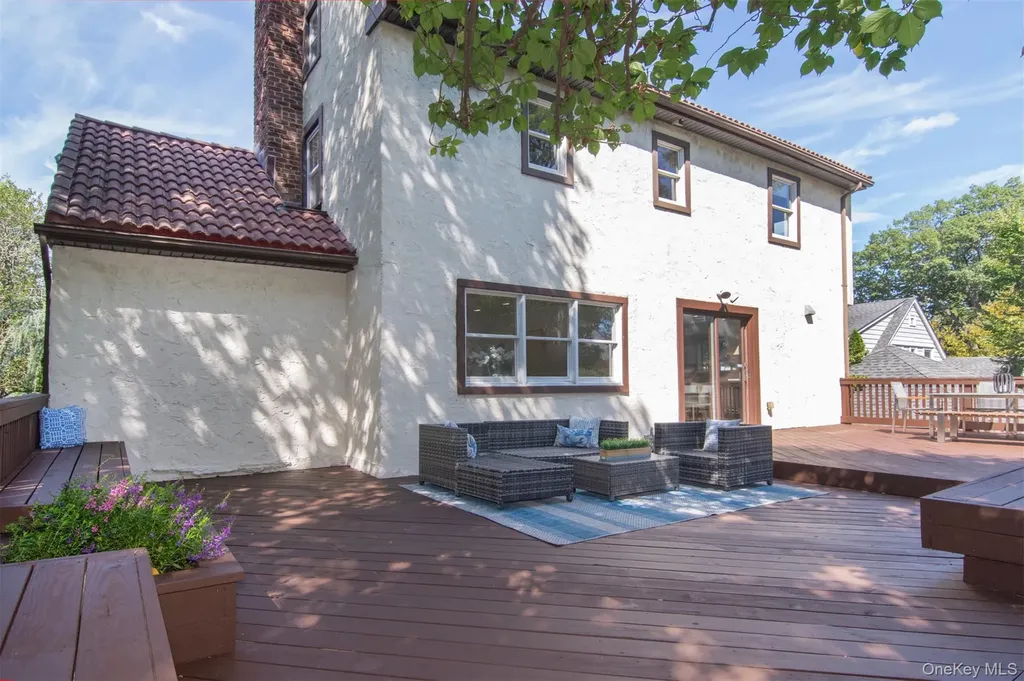 32 Stellar Place Pelham NY 10803