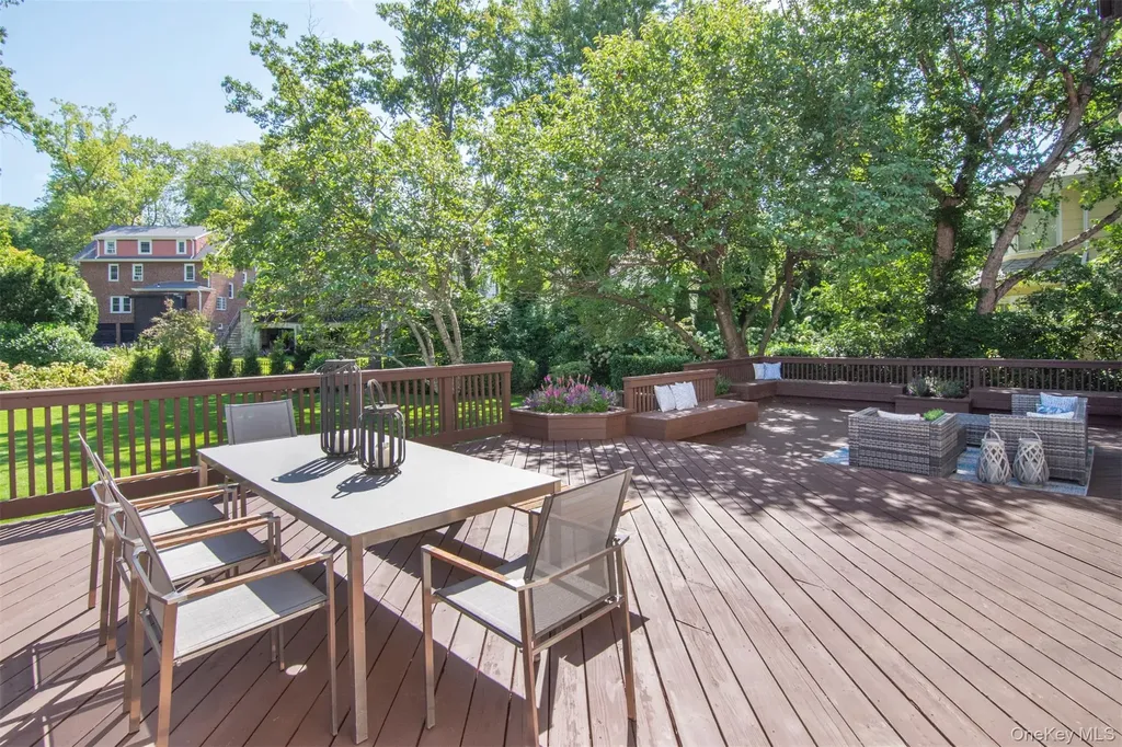 32 Stellar Place Pelham NY 10803
