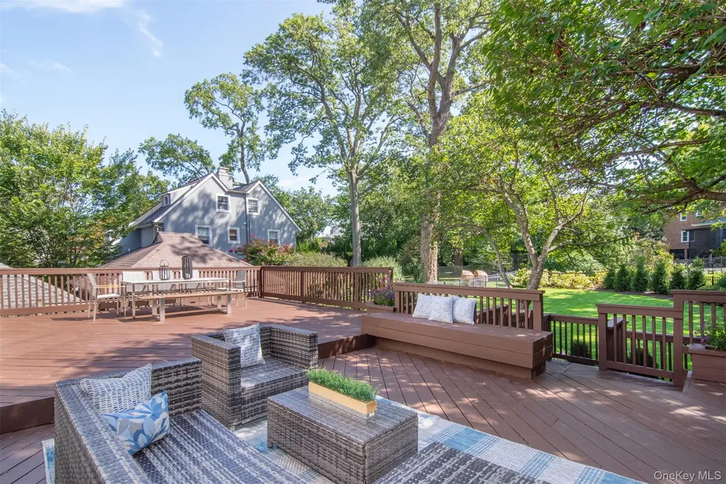 32 Stellar Place Pelham NY 10803