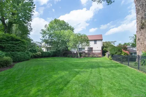 32 Stellar Place Pelham NY 10803