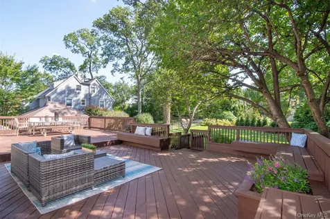 32 Stellar Place Pelham NY 10803