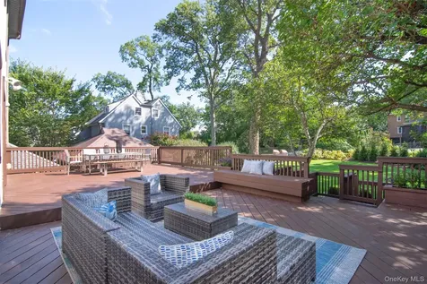 32 Stellar Place Pelham NY 10803