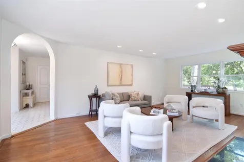 32 Stellar Place Pelham NY 10803