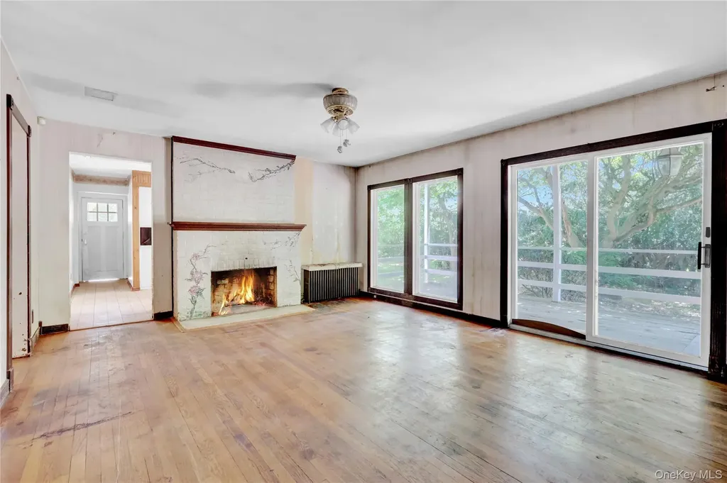 11 5th Avenue S Huntington Station NY 11746