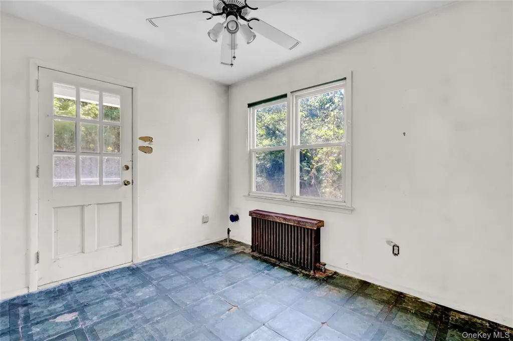 11 5th Avenue S Huntington Station NY 11746