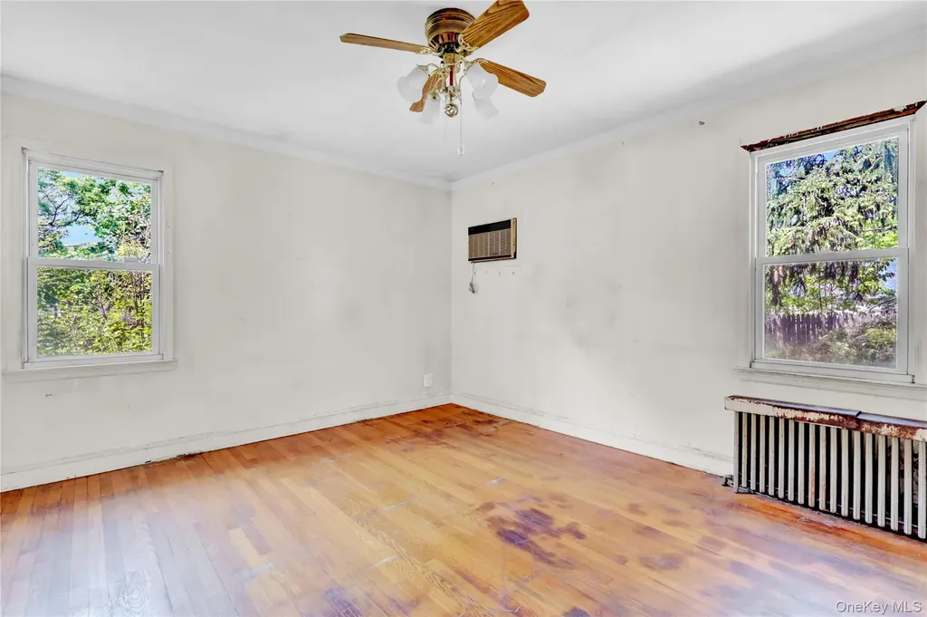 11 5th Avenue S Huntington Station NY 11746