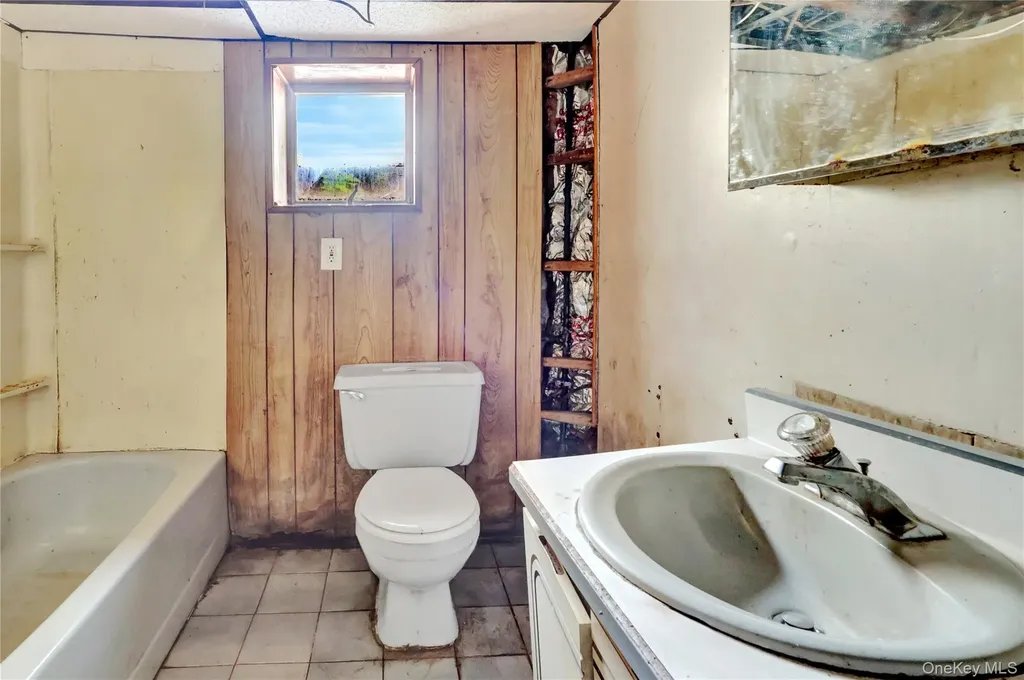 11 5th Avenue S Huntington Station NY 11746