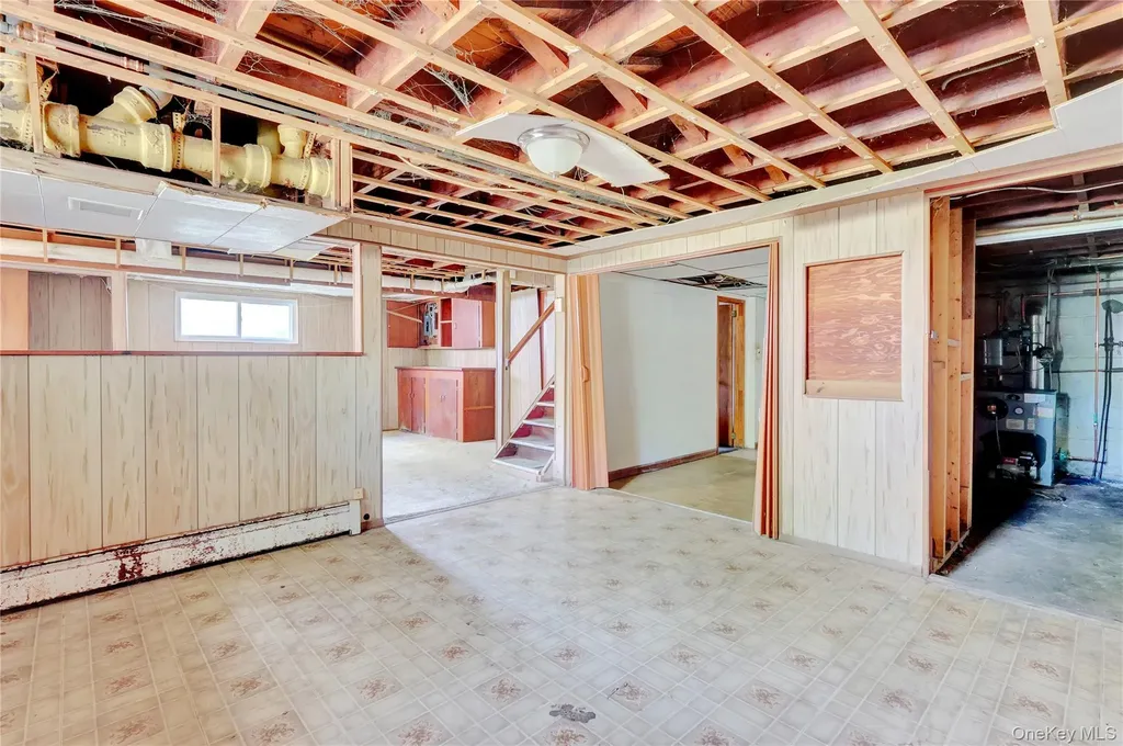 11 5th Avenue S Huntington Station NY 11746