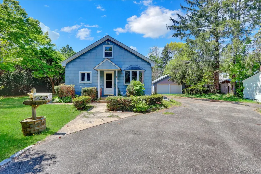 11 5th Avenue S Huntington Station NY 11746