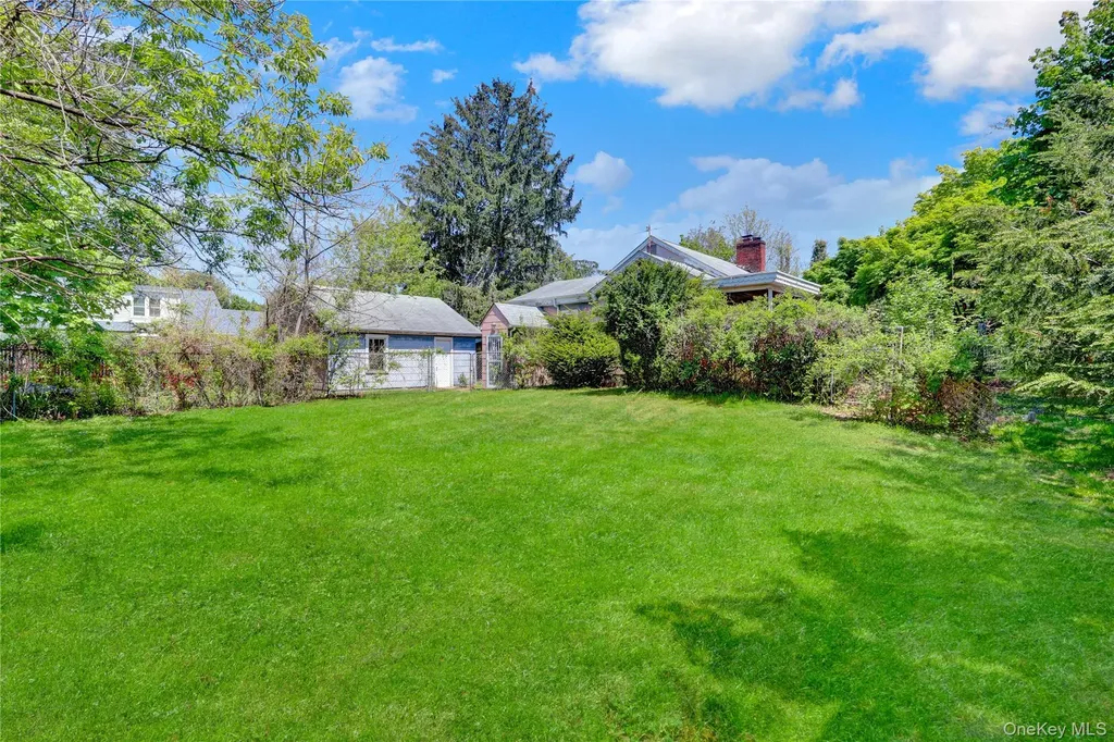 11 5th Avenue S Huntington Station NY 11746
