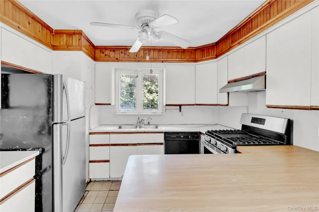 11 5th Avenue S Huntington Station NY 11746