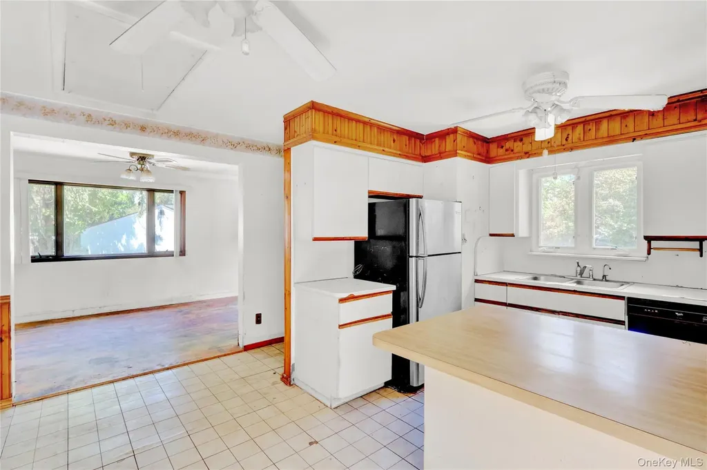 11 5th Avenue S Huntington Station NY 11746