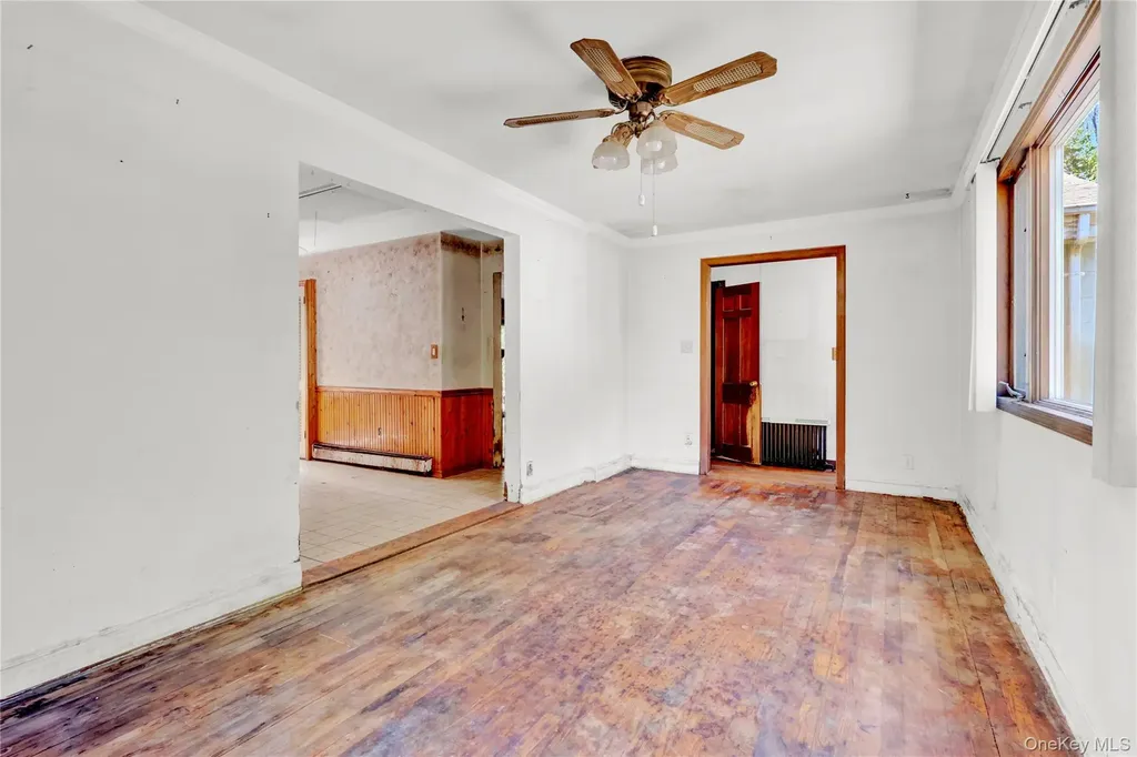11 5th Avenue S Huntington Station NY 11746
