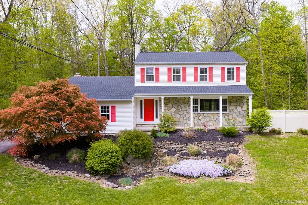 25 Hudson Drive Hyde Park NY 12538