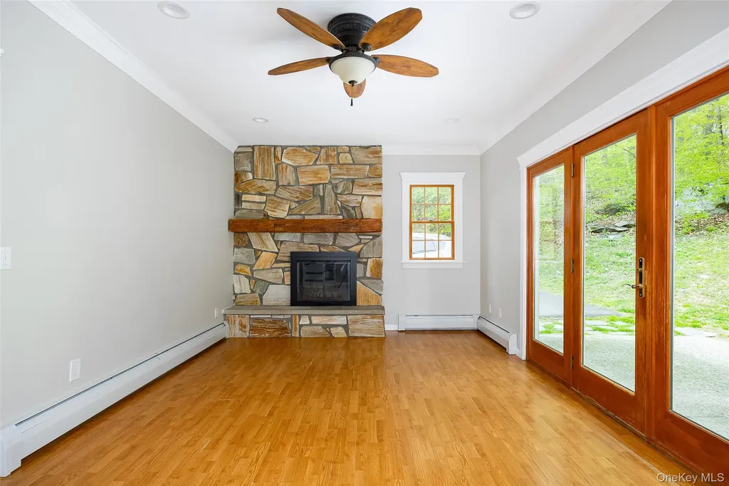 25 Hudson Drive Hyde Park NY 12538