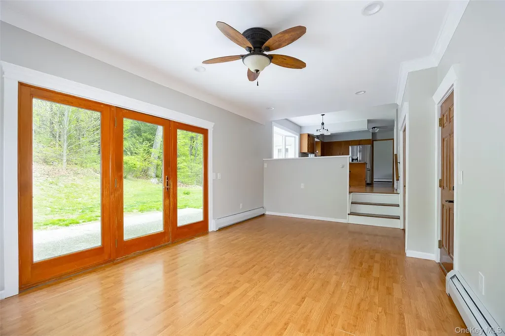 25 Hudson Drive Hyde Park NY 12538