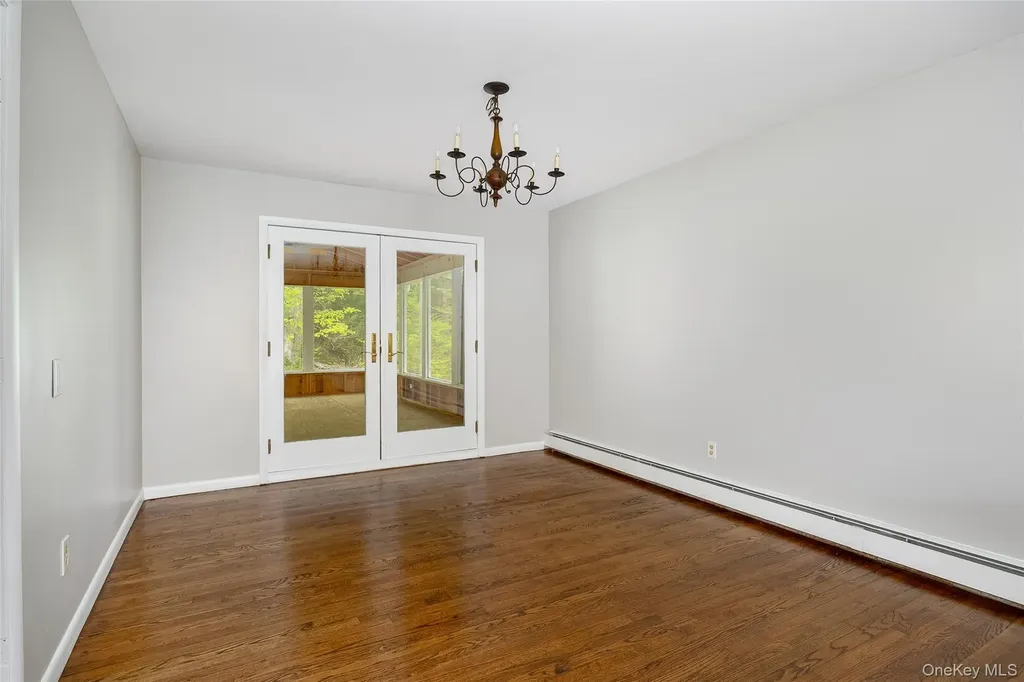 25 Hudson Drive Hyde Park NY 12538