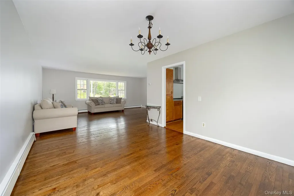 25 Hudson Drive Hyde Park NY 12538