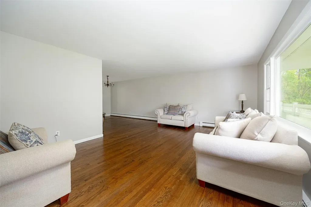 25 Hudson Drive Hyde Park NY 12538
