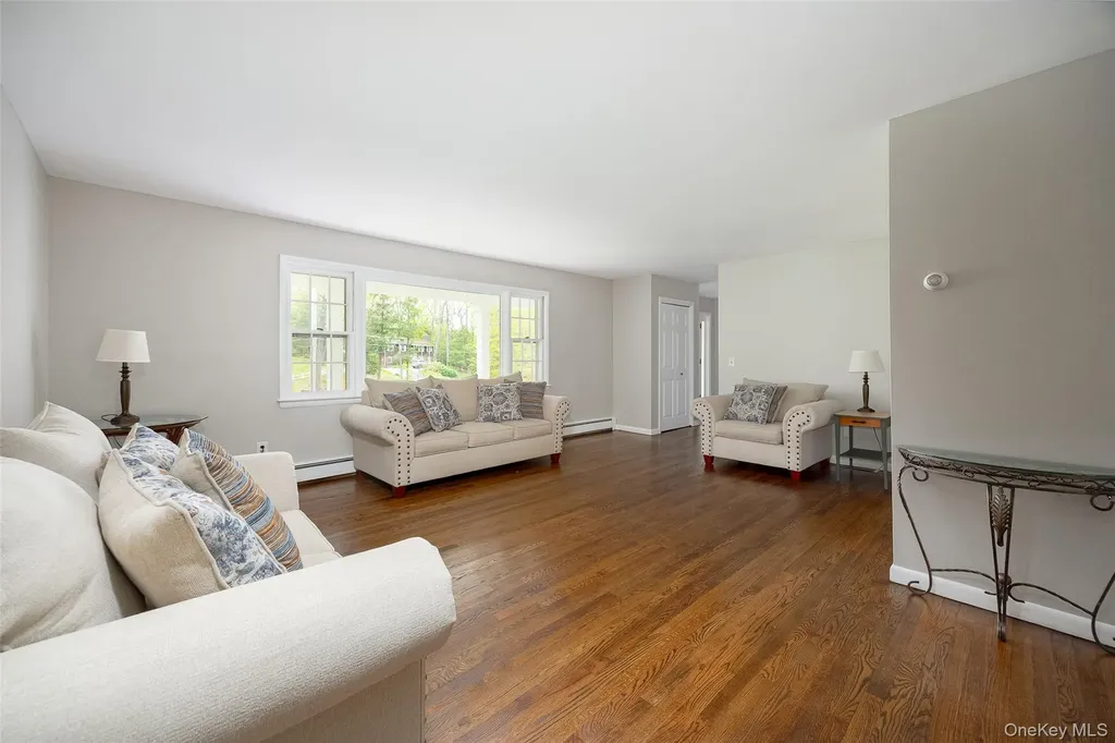 25 Hudson Drive Hyde Park NY 12538