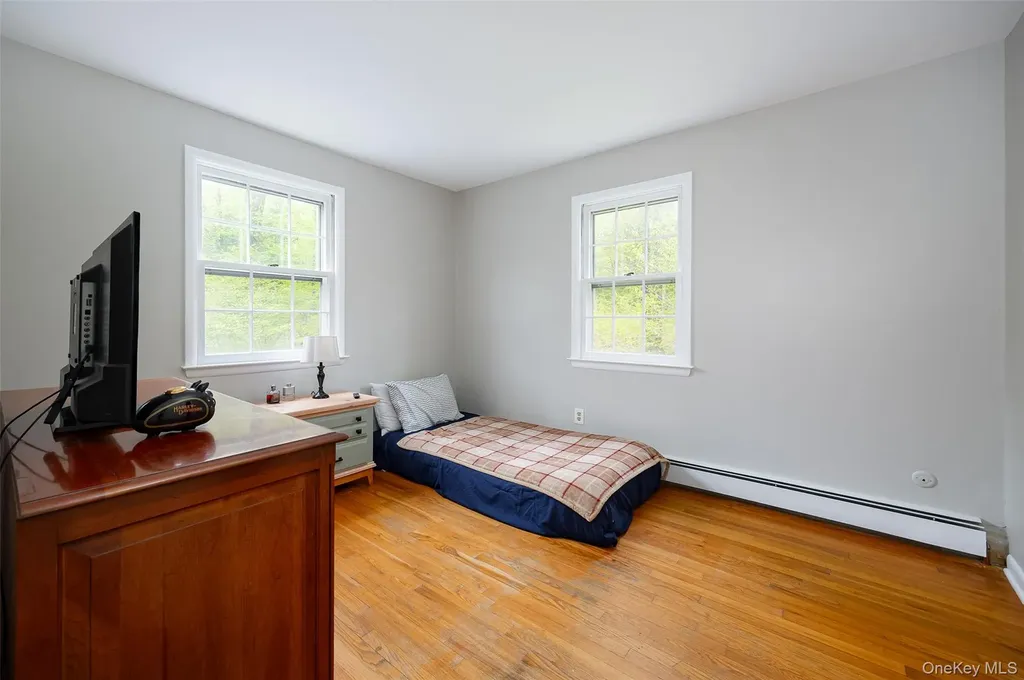 25 Hudson Drive Hyde Park NY 12538