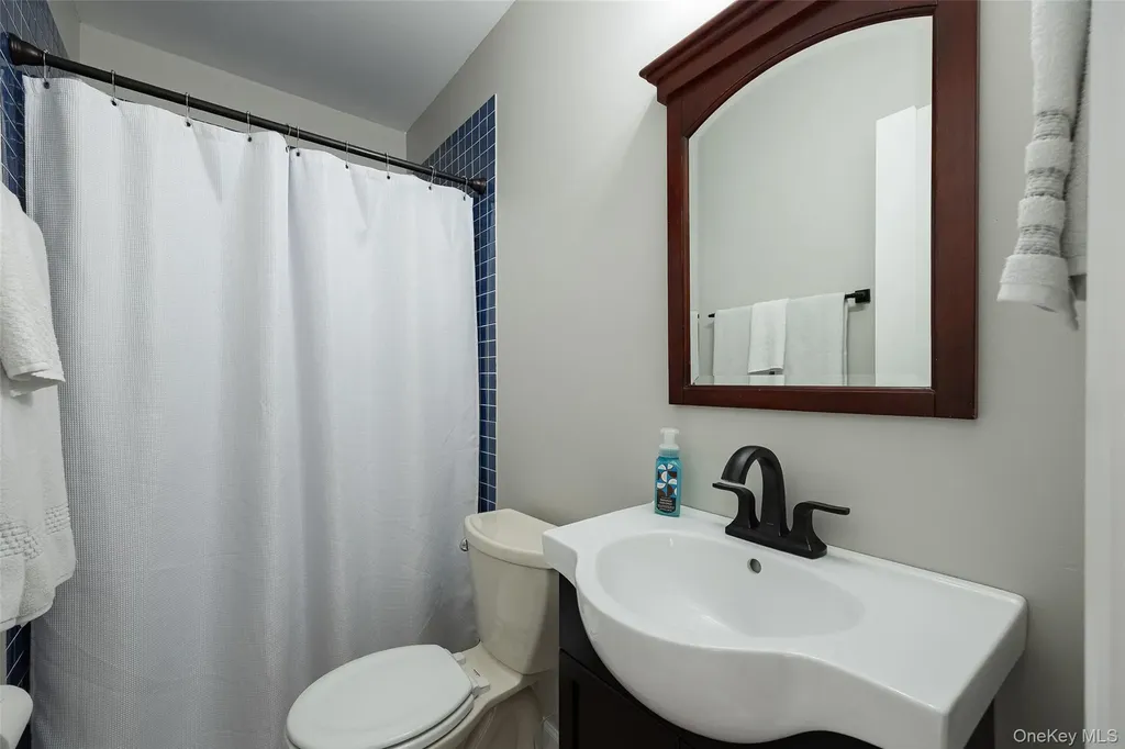 25 Hudson Drive Hyde Park NY 12538