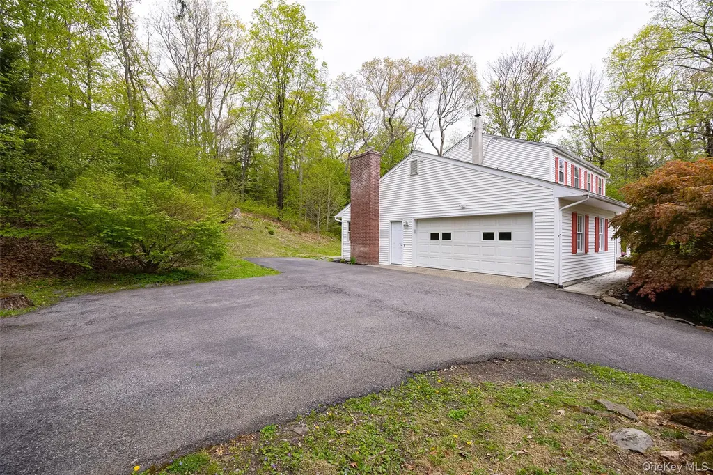 25 Hudson Drive Hyde Park NY 12538