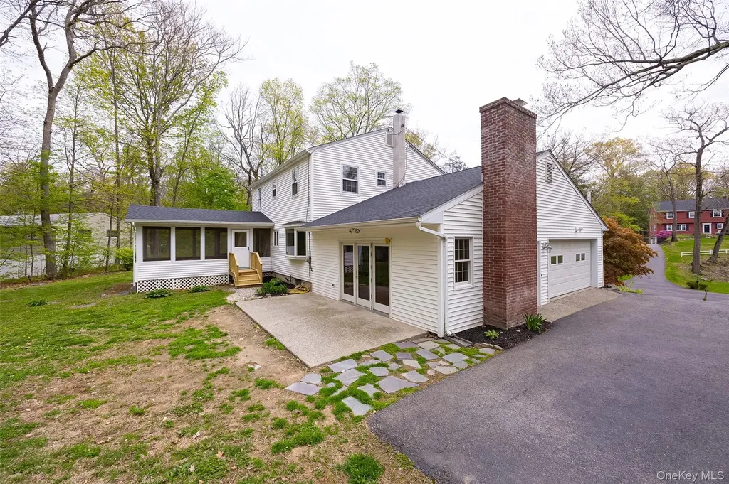 25 Hudson Drive Hyde Park NY 12538