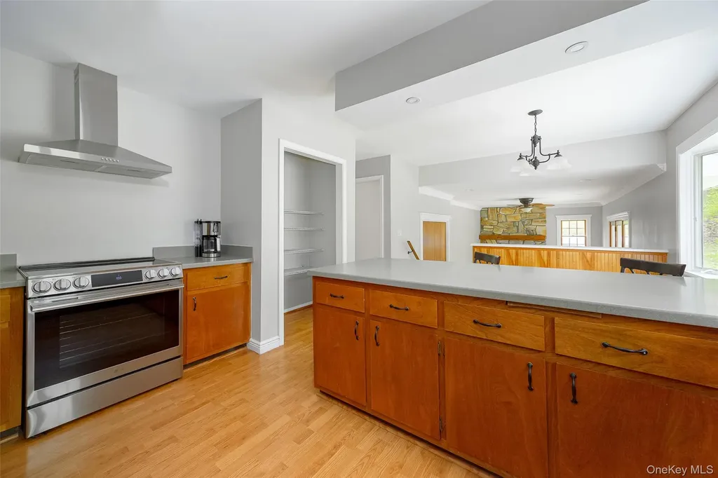 25 Hudson Drive Hyde Park NY 12538