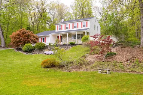 25 Hudson Drive Hyde Park NY 12538