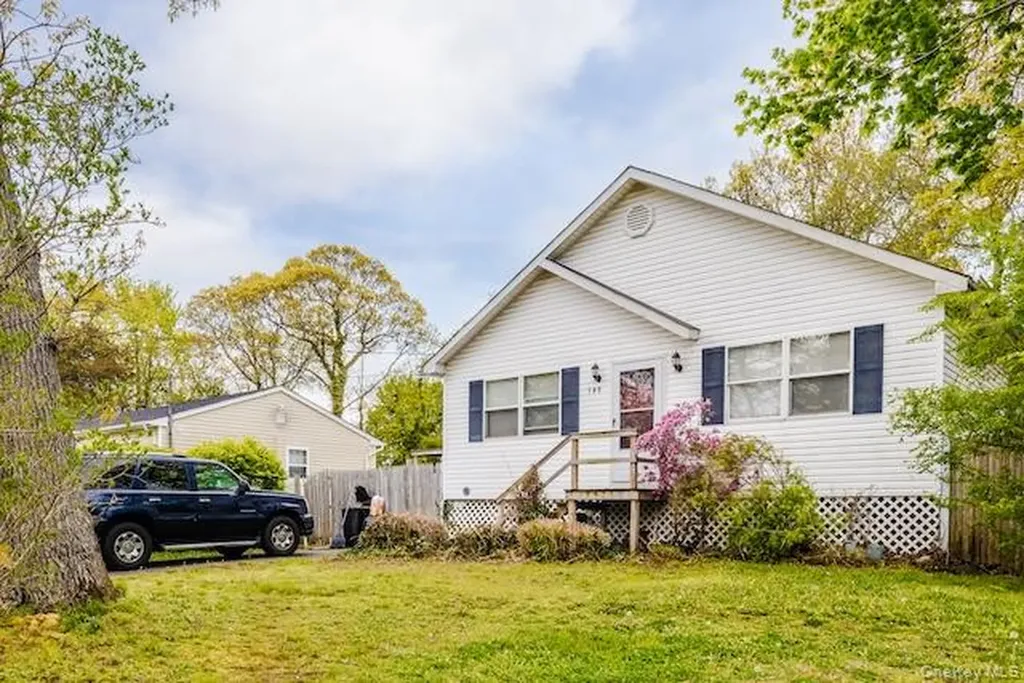 148 Wavecrest Drive Mastic Beach NY 11951