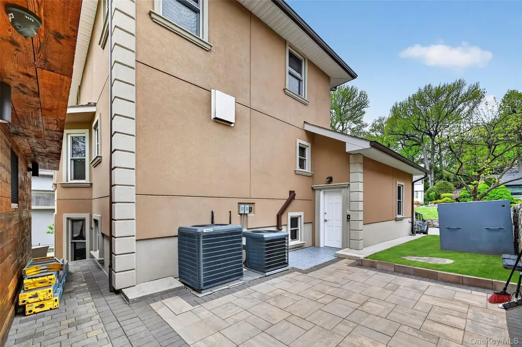 65 Wildway Bronxville NY 10708