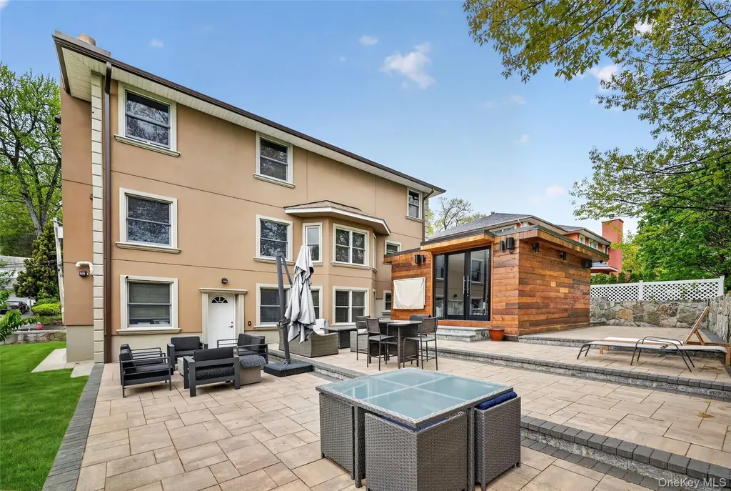 65 Wildway Bronxville NY 10708