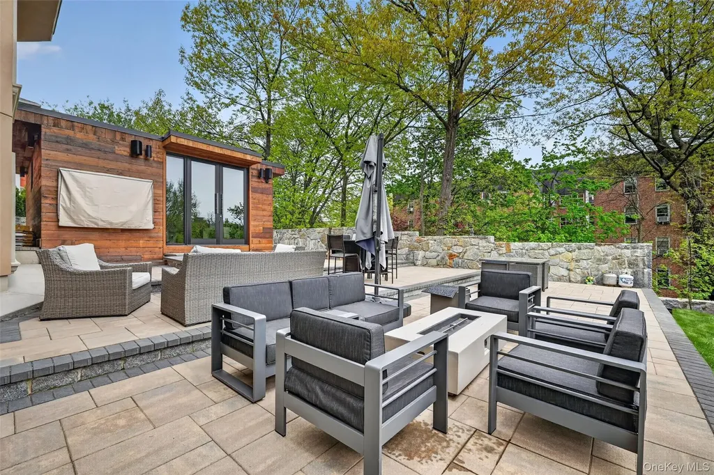65 Wildway Bronxville NY 10708