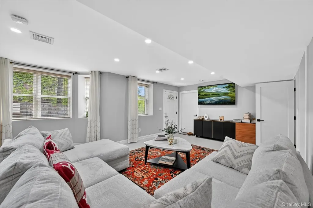 65 Wildway Bronxville NY 10708