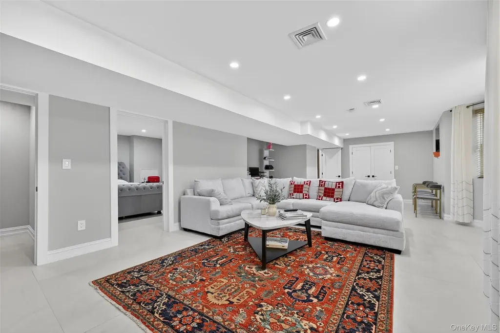 65 Wildway Bronxville NY 10708