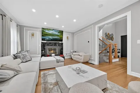 65 Wildway Bronxville NY 10708