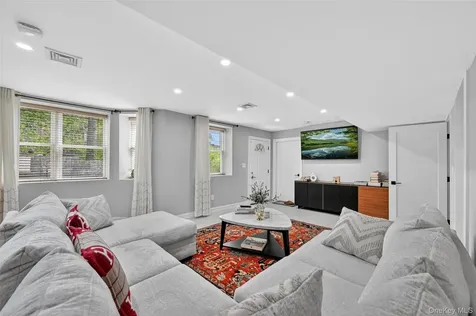 65 Wildway Bronxville NY 10708