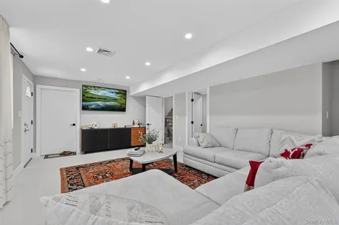 65 Wildway Bronxville NY 10708