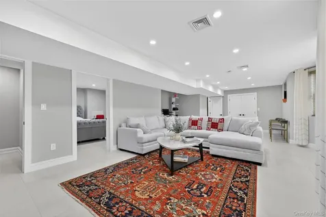 65 Wildway Bronxville NY 10708