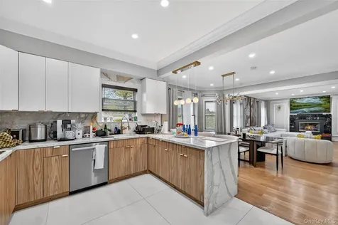 65 Wildway Bronxville NY 10708