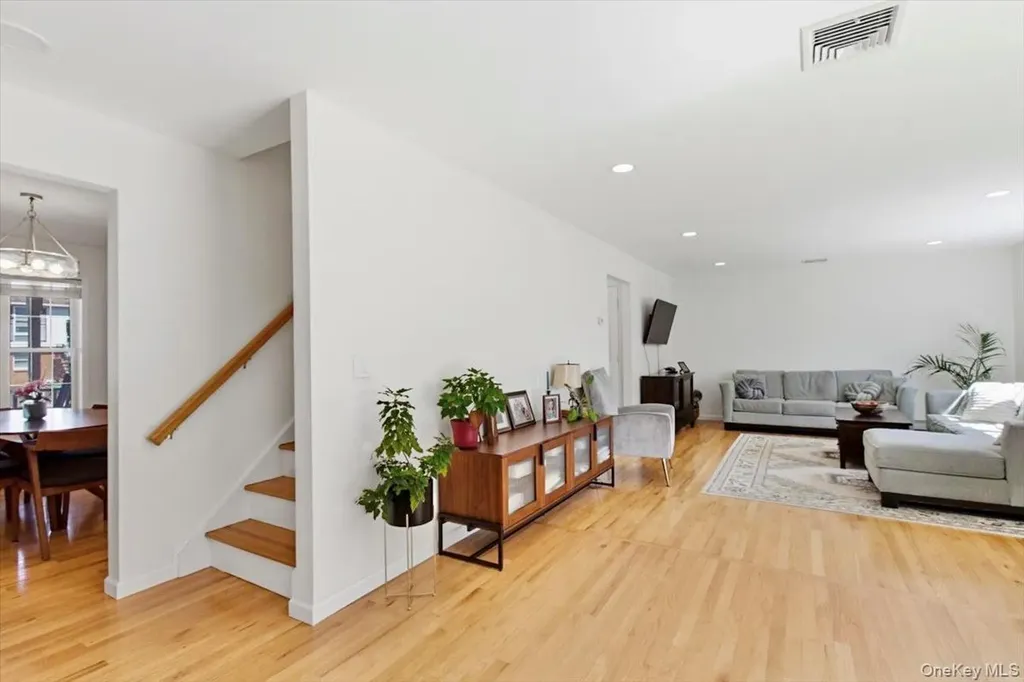 18 Barrett Place Beacon NY 12508