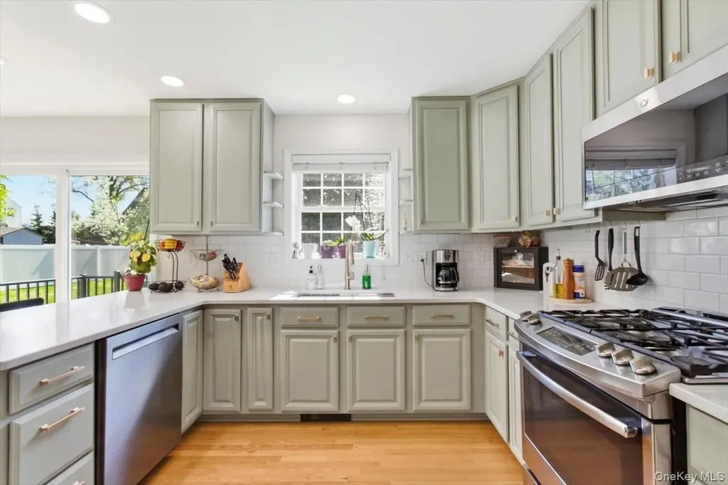 18 Barrett Place Beacon NY 12508